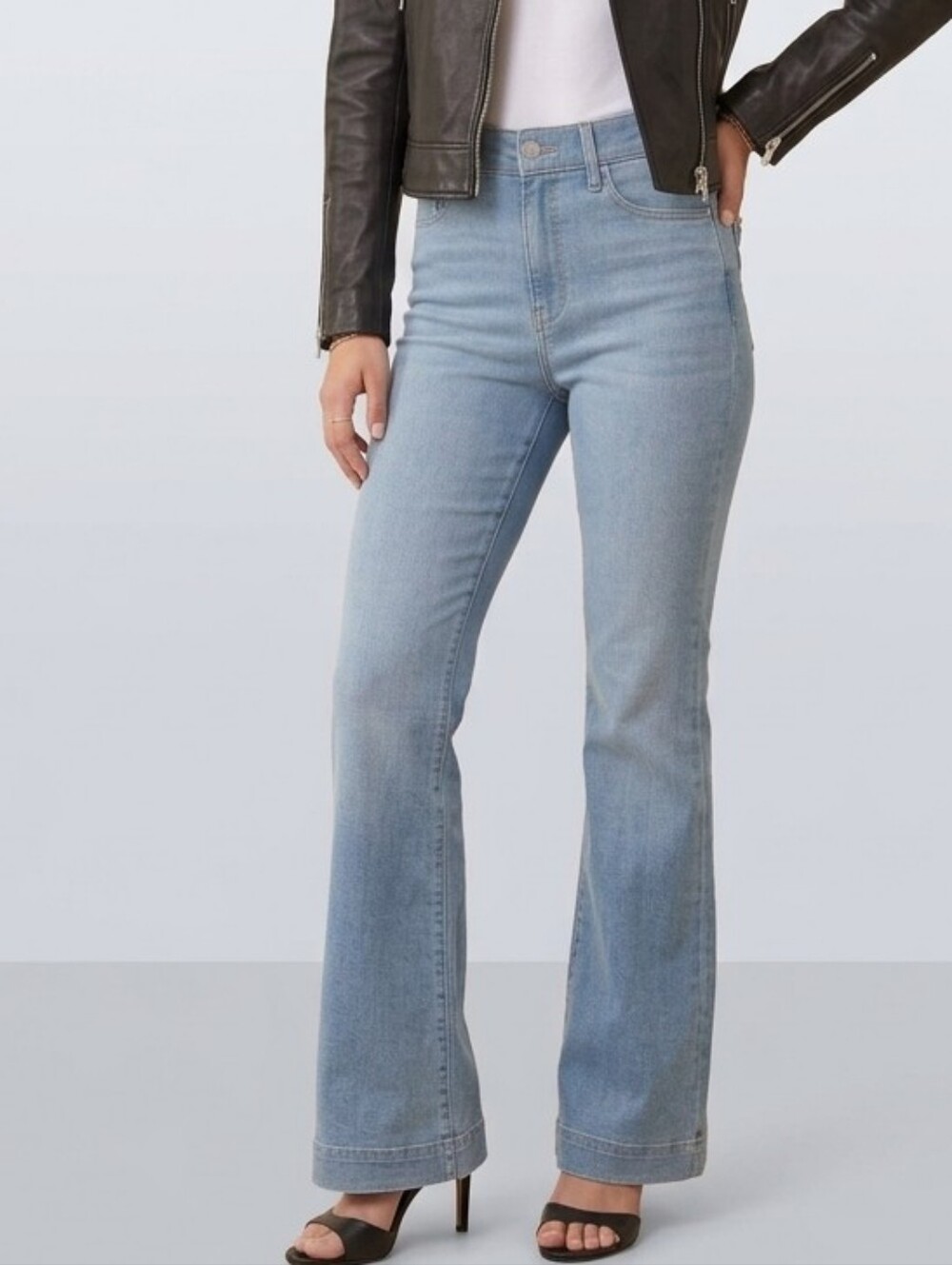 NWT SPANX Stonewashed Blue Stretch Flare Pull-on Jeans Denim Sz Large/12 Shaping